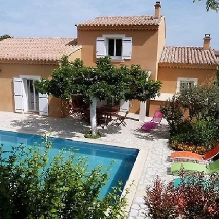Charmante A Saint-didier Avec Piscine Privee